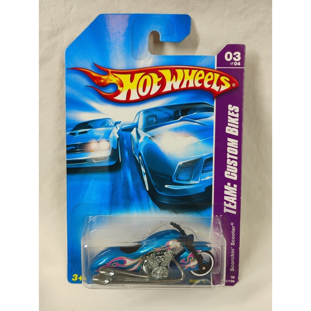2008 Hot Wheels #151 Team Custom Bikes Scorchin' Scooter Blue Pink
